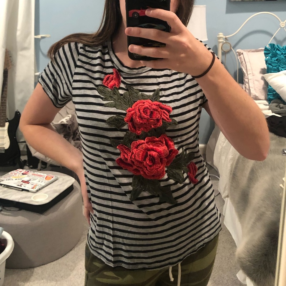 EMMA AND SAM ROSE T-SHIRT